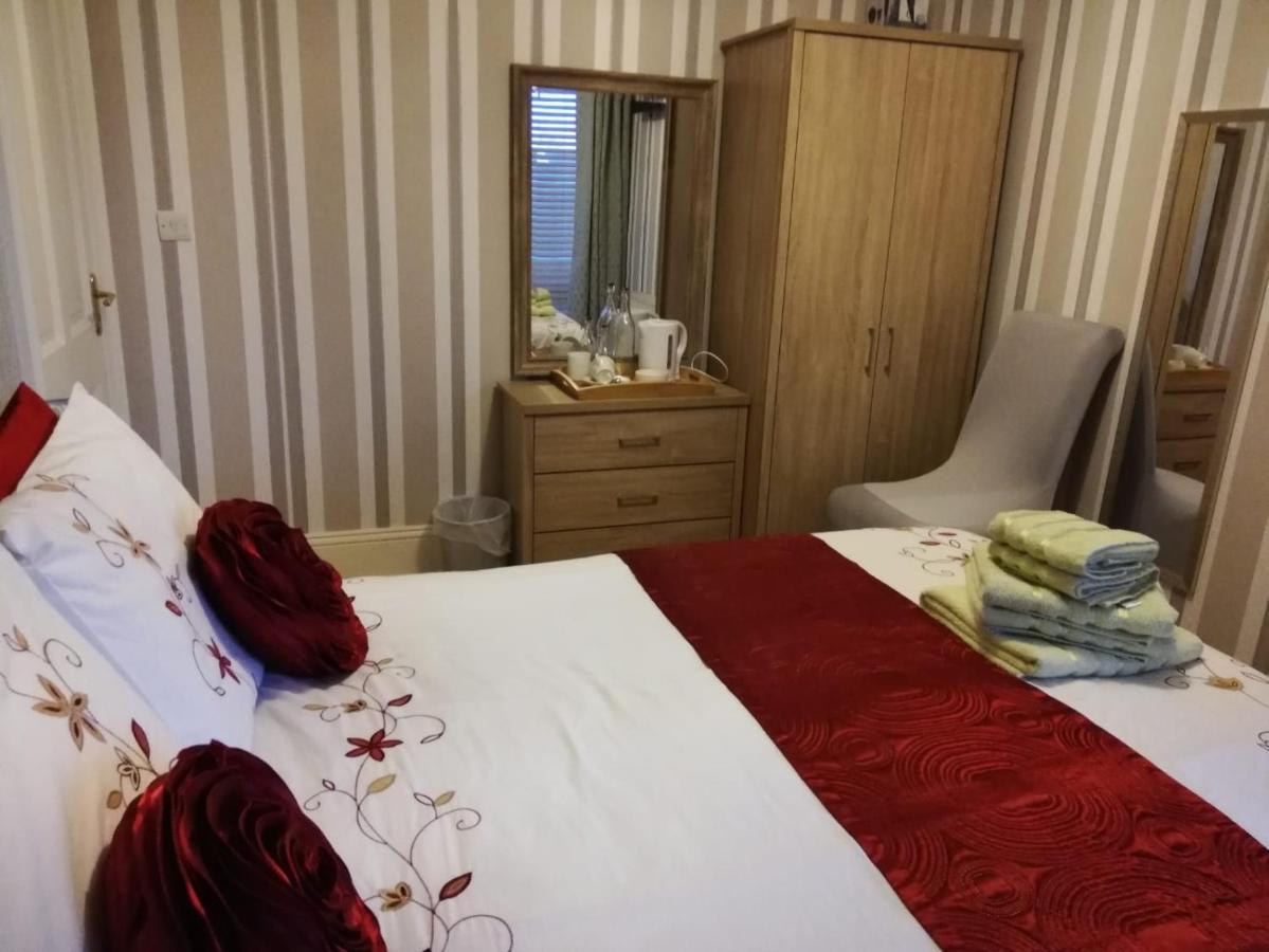 Hunters Lodge B&B トラモア エクステリア 写真